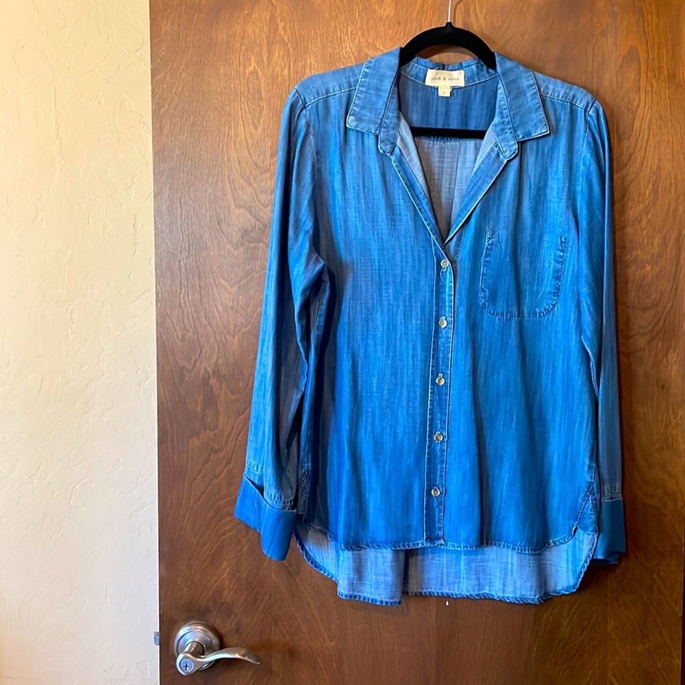 cloth & stone denim button down. Size L.